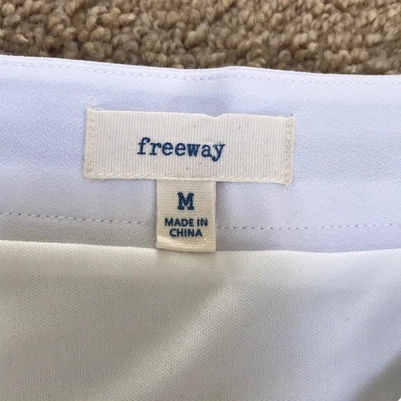 FREEWAY size M white embroidered mini skirt - Picture 4 of 7